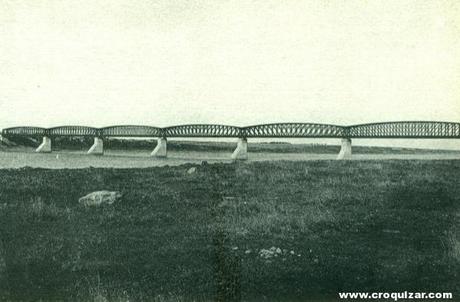 Puente sobre el río Tom para el tren Transiveriano. 1898-99. Zhújov proyectó 417 puentes por toda Rusia. Muchos de ellos para el recorrido del tren Transiveriano, la única línea terrestre que une a Rusia en sentido longitudinal a través de sus 9 husos horarios.