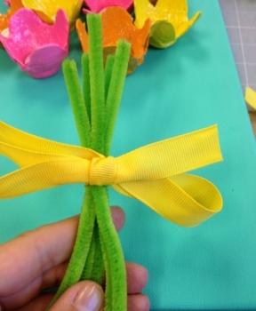 Cómo hacer un cuadro reciclando cartones de huevos Cómo hacer un cuadro reciclando cartones de huevos