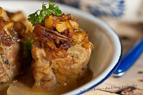 SOLOMILLO CON CEBOLLA CARAMELIZADA Y MANZANA SOLOMILLO CON CEBOLLA CARAMELIZADA Y MANZANA