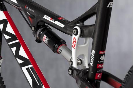 Modelos de bicicletas de montaña que integran el catalogo 2014 de MMR El modelo Kenta es una estructura de carbono que emplea su propio diseño de suspensión trasera.