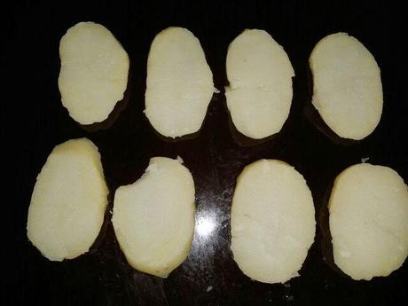 Huevos rellenos con atún y patatas Huevos rellenos con atún y patatas