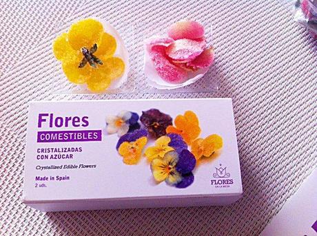 Flores en la mesa la foto(589)