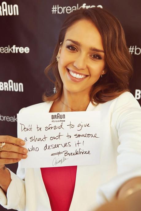 JESSICA ALBA sube la autoestima de las mujeres junto a BRAUN