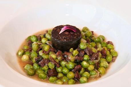 GUISANTES CON BUTIFARRA NEGRA Y ALBAHACA GUISANTES CON BUTIFARRA NEGRA Y ALBAHACA