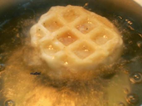 Wonut = Waffle + donut Gofres fritos como donas Wonut = Waffle + donut Gofres fritos como donas