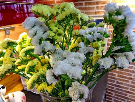 MADRE NO HAY MÁS QUE UNA Y FLORES NATURALES TODAS LAS DEL MUNDO... MADRE NO HAY MÁS QUE UNA Y FLORES NATURALES TODAS LAS DEL MUNDO...