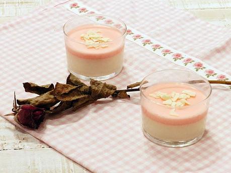 Pannacota de chocolate blanco y rosas Pannacota de chocolate blanco y rosas