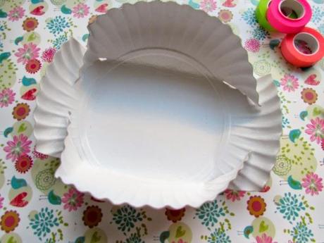 Tutorial: Cajita hecha con un plato de cartón, en 10 minutos esta lista. Tutorial: Cajita hecha con un plato de cartón, en 10 minutos esta lista.