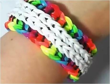 Cómo hacer una pulsera de gomas tipo Sailors Pinstripe o de Rayas Marineras Cómo hacer una pulsera de gomas tipo Sailors Pinstripe o de Rayas Marineras