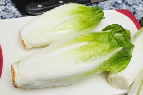 Endivias al queso azul con pollo Endivias al queso azul con pollo