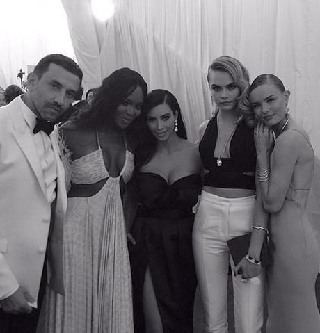 Ricardo Tisci, Naomi Campbell, Kim Kardashian (y su Instagram siguió echando humo toda la noche), Cara Delevingne y Kate Bostworth.