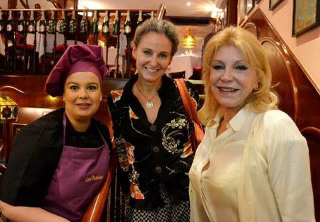 Yolanda Iglesias y yo con La Baronesa Carmen Thysen Almuerzos con Carla Abril Arte Puro