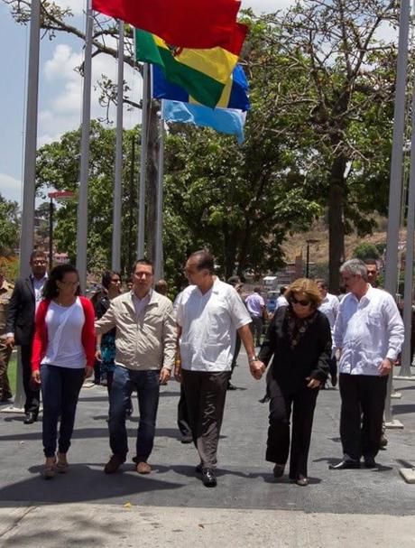 René González rinde homenaje a Chávez en el Cuartel de la Montaña René González rinde homenaje a Chávez en el Cuartel de la Montaña