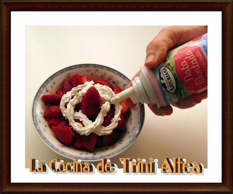 FRESAS CON NATA, TODO UN CLÁSICO PERO MUY RICO FRESAS CON NATA, TODO UN CLÁSICO PERO MUY RICO