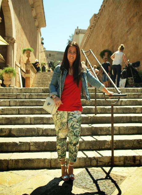 Tropical print with red Tropical print with red