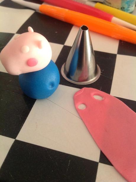 TARTA FONDANT PEPPA PIG CON GLOBO-TUTORIAL DE GLOBO, NUBES, GEORGE Y DINOSAURIO- CUARTO RETO QUÉ RICO MAMI! TARTA FONDANT PEPPA PIG CON GLOBO-TUTORIAL DE GLOBO, NUBES, GEORGE Y DINOSAURIO- CUARTO RETO QUÉ RICO MAMI!