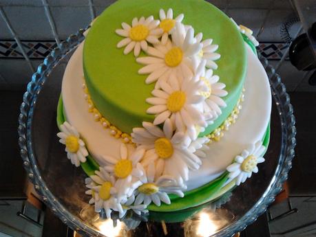 http://mayvicake.blogspot.pt/2014/05/tarta-cascada-de-margaritas-para-el-dia.html