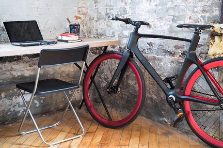 La sofisticada bicicleta inteligente Vanhawks Valour brick office web