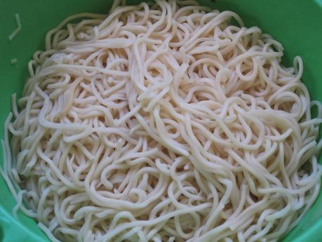 NOODELS CON VERDURAS, LOMO Y SALSA WOK KIKKOMAN NOODELS CON VERDURAS, LOMO Y SALSA WOK KIKKOMAN