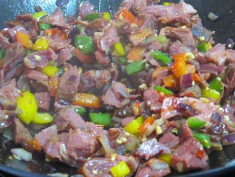 NOODELS CON VERDURAS, LOMO Y SALSA WOK KIKKOMAN NOODELS CON VERDURAS, LOMO Y SALSA WOK KIKKOMAN