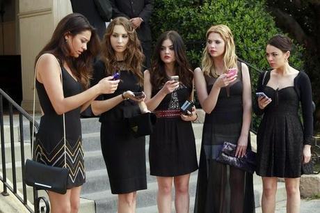 Pretty Little Liars: A is for A-L-I-V-E Pretty Little Liars: A is for A-L-I-V-E