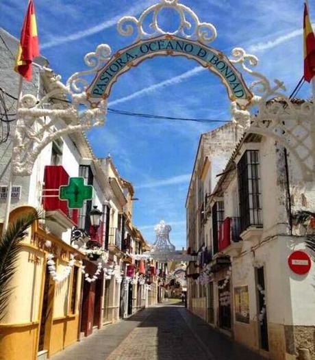 Nuestra hermandad, presente en las procesiones de la Divina Pastora de San Antonio y de la Virgen de Consolación de Utrera