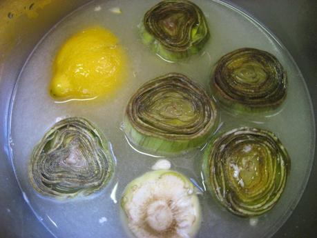 CALAMARES RELLENOS CON ALCACHOFAS Y GAMBAS CALAMARES RELLENOS CON ALCACHOFAS Y GAMBAS