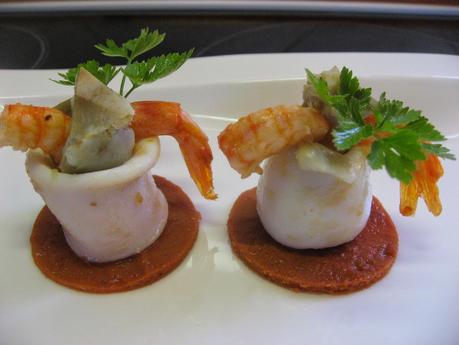 CALAMARES RELLENOS CON ALCACHOFAS Y GAMBAS CALAMARES RELLENOS CON ALCACHOFAS Y GAMBAS