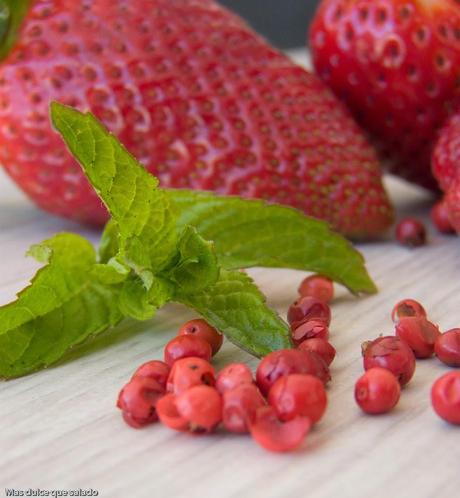 Mermelada de fresones con hierbabuena y pimienta rosa Mermelada de fresones con hierbabuena y pimienta rosa