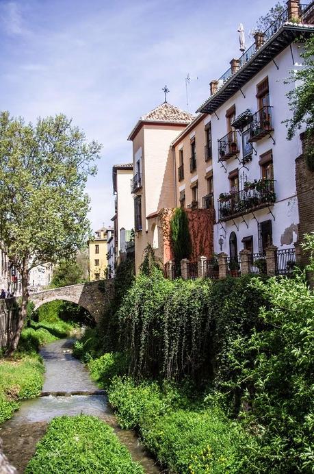 Granada, azul y blanco