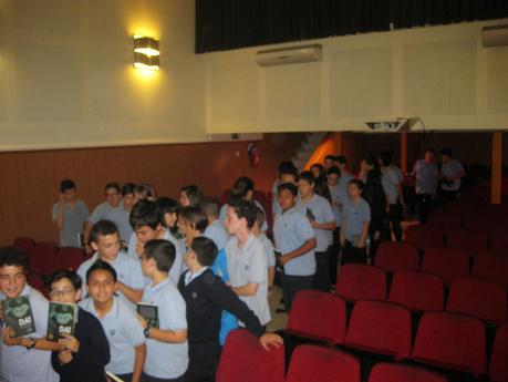 Encuentro de Ana Pomares con los alumnos del Colegio Sagrada Familia de Alicante