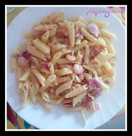 Macarrones con bacón y gambas Macarrones con bacón y gambas