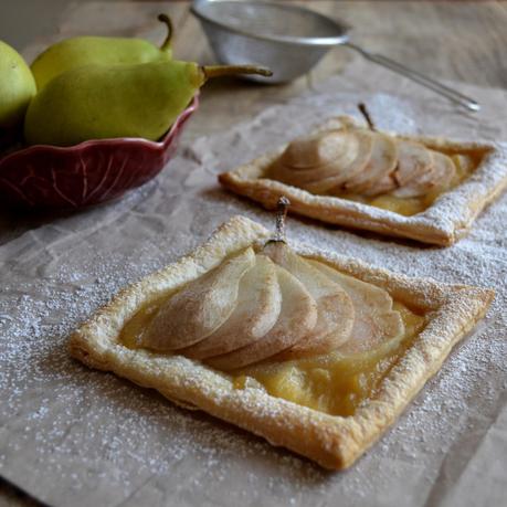 HOJALDRE DE PERAS Y COMPOTA HOJALDRE DE PERAS Y COMPOTA
