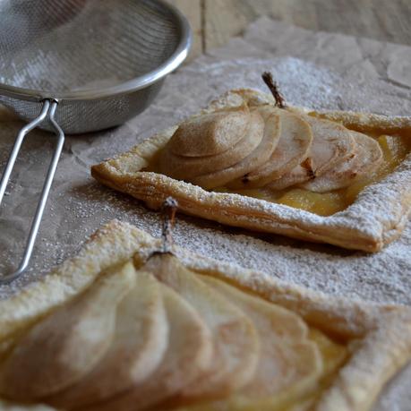 HOJALDRE DE PERAS Y COMPOTA HOJALDRE DE PERAS Y COMPOTA