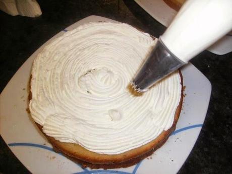 TARTA BORRACHA CON LICOR DE FRANBUESAS TARTA BORRACHA CON LICOR DE FRANBUESAS