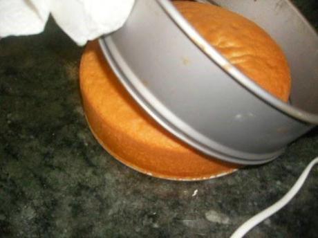 TARTA BORRACHA CON LICOR DE FRANBUESAS TARTA BORRACHA CON LICOR DE FRANBUESAS