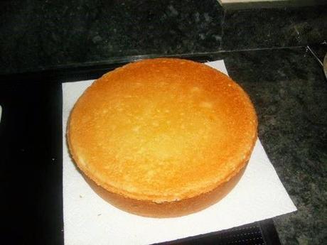 TARTA BORRACHA CON LICOR DE FRANBUESAS TARTA BORRACHA CON LICOR DE FRANBUESAS