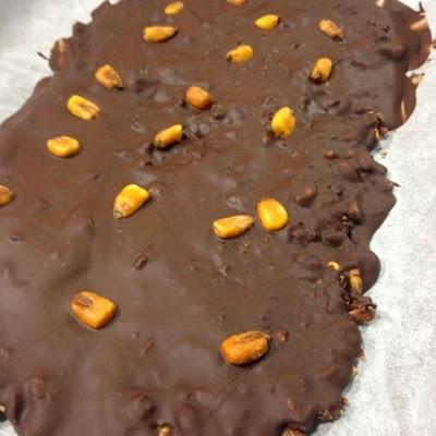 RECETAS. Tableta de chocolate con galletas y maicitos.