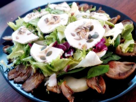 RECETAS. Ensalada con espinacas, setas, bacon y patatas. RECETAS. Ensalada con espinacas, setas, bacon y patatas.