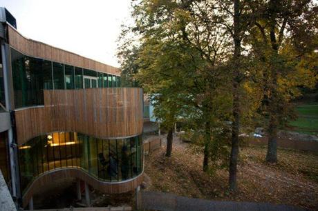La arquitectura ecológica tiene sus ejemplos (18) Las vistas al parque en estas termas ecointeligentes