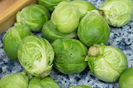 Coles con nugets de pollo al ajillo Coles con nugets de pollo al ajillo