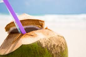 Agua de coco, una bebida saludable para todos (deportistas o no) agua31 Agua de coco, una bebida saludable para todos (deportistas o no)