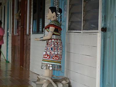 Por el Norte Sarawak: Miri y Cuevas Niah Por el Norte Sarawak: Miri y Cuevas Niah