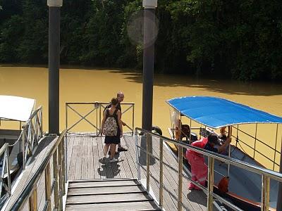 Por el Norte Sarawak: Miri y Cuevas Niah Por el Norte Sarawak: Miri y Cuevas Niah