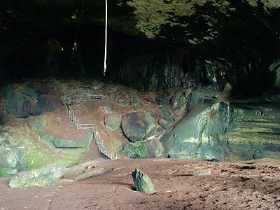 Por el Norte Sarawak: Miri y Cuevas Niah Por el Norte Sarawak: Miri y Cuevas Niah