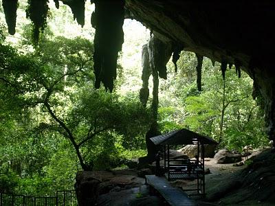 Por el Norte Sarawak: Miri y Cuevas Niah Por el Norte Sarawak: Miri y Cuevas Niah