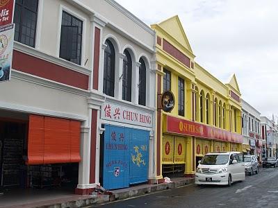 Por el Norte Sarawak: Miri y Cuevas Niah Por el Norte Sarawak: Miri y Cuevas Niah