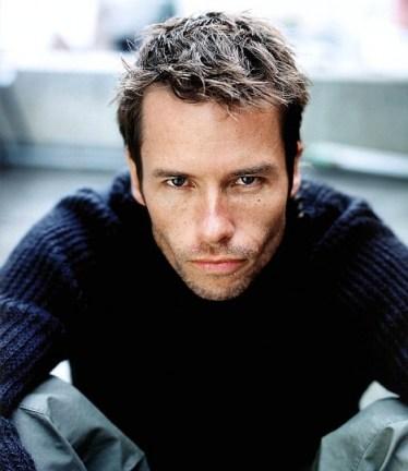 Mis-Fits, Guy Pearce y los fantasmas