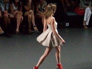 To die for...Amaya Arzuaga Runway S/S2011 Cibeles!!!!!