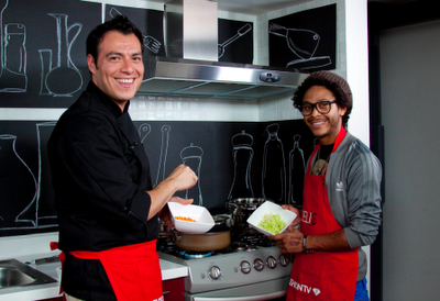Kalimba se divierte cocinando con Hugo Hernández Kalimba se divierte cocinando con Hugo Hernández